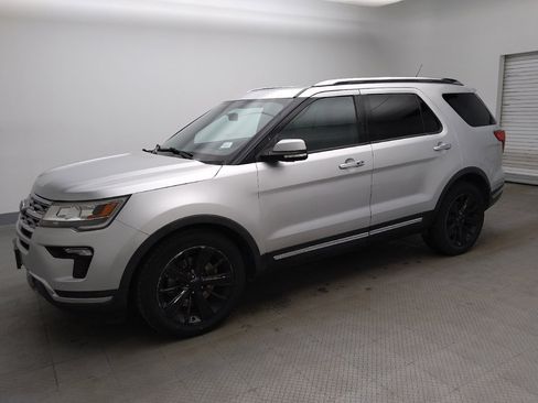 Used 2019 Ford Explorer Limited w/ Class III Trailer Tow Package FWD image 2
