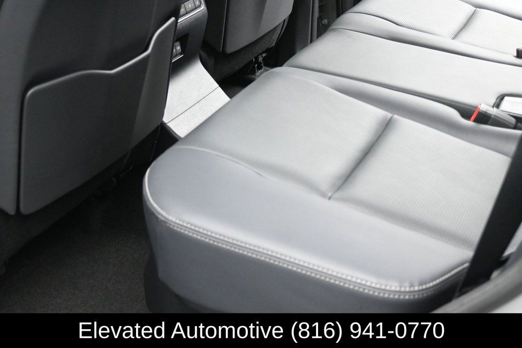 Used 2025 Lexus GX 550 w/ Accessory Package (2T) AWD/4WD image 16
