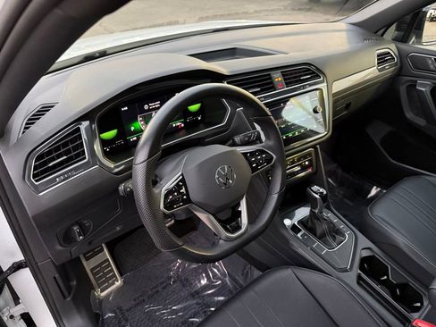 Used 2023 Volkswagen Tiguan SE R-Line image 19