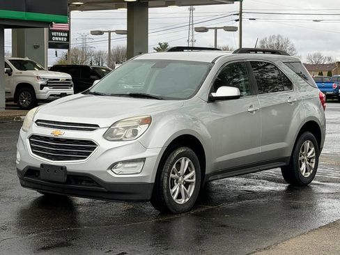 Used 2017 Chevrolet Equinox LT w/ Convenience Package image 4