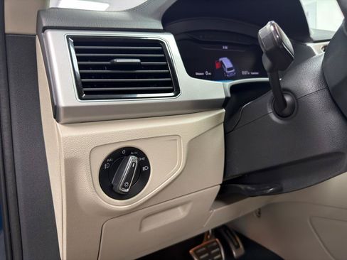 Used 2019 Volkswagen Atlas SEL R-Line AWD/4WD image 16