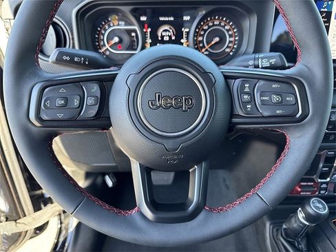 Certified 2024 Jeep Gladiator Rubicon w/ Technology Group image 11