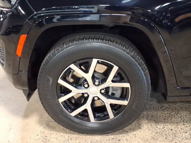 Used 2021 Jeep Grand Cherokee L Overland w/ Advanced Protech Group III AWD/4WD image 9