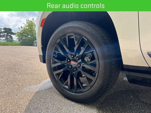 Used 2024 GMC Yukon XL Denali Ultimate AWD/4WD image 12