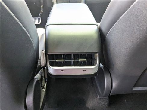 Used 2025 Tesla Model Y Performance AWD/4WD image 17