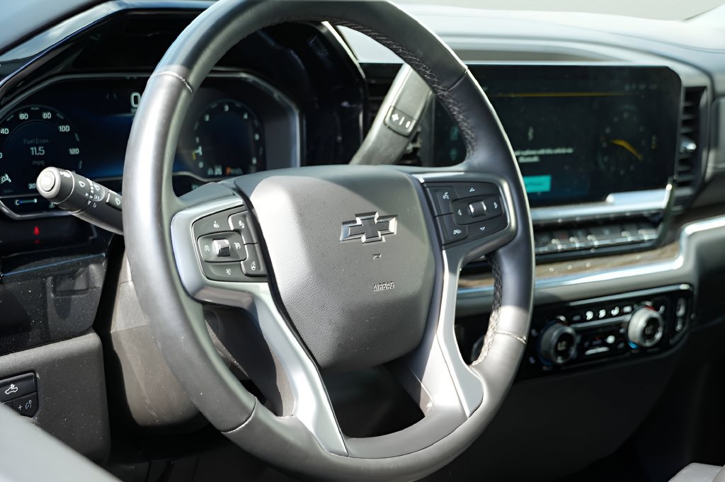 Used 2024 Chevrolet Silverado 1500 RST AWD/4WD image 17