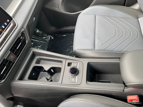 New 2025 Volkswagen Tiguan SE image 17