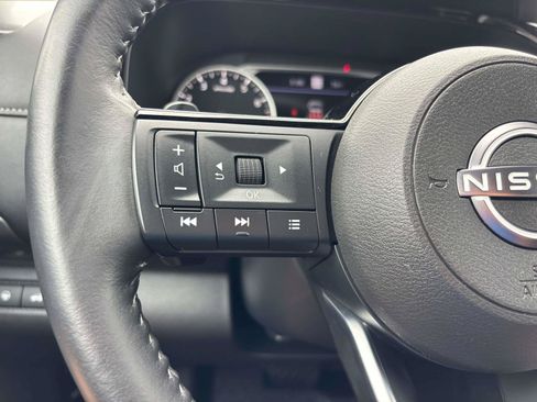 Used 2024 Nissan Pathfinder SL AWD/4WD image 18