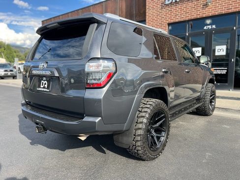 Used 2018 Toyota 4Runner SR5 Premium AWD/4WD image 30