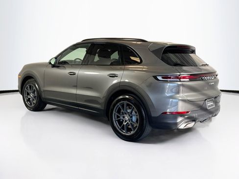 Used 2025 Porsche Cayenne image 3