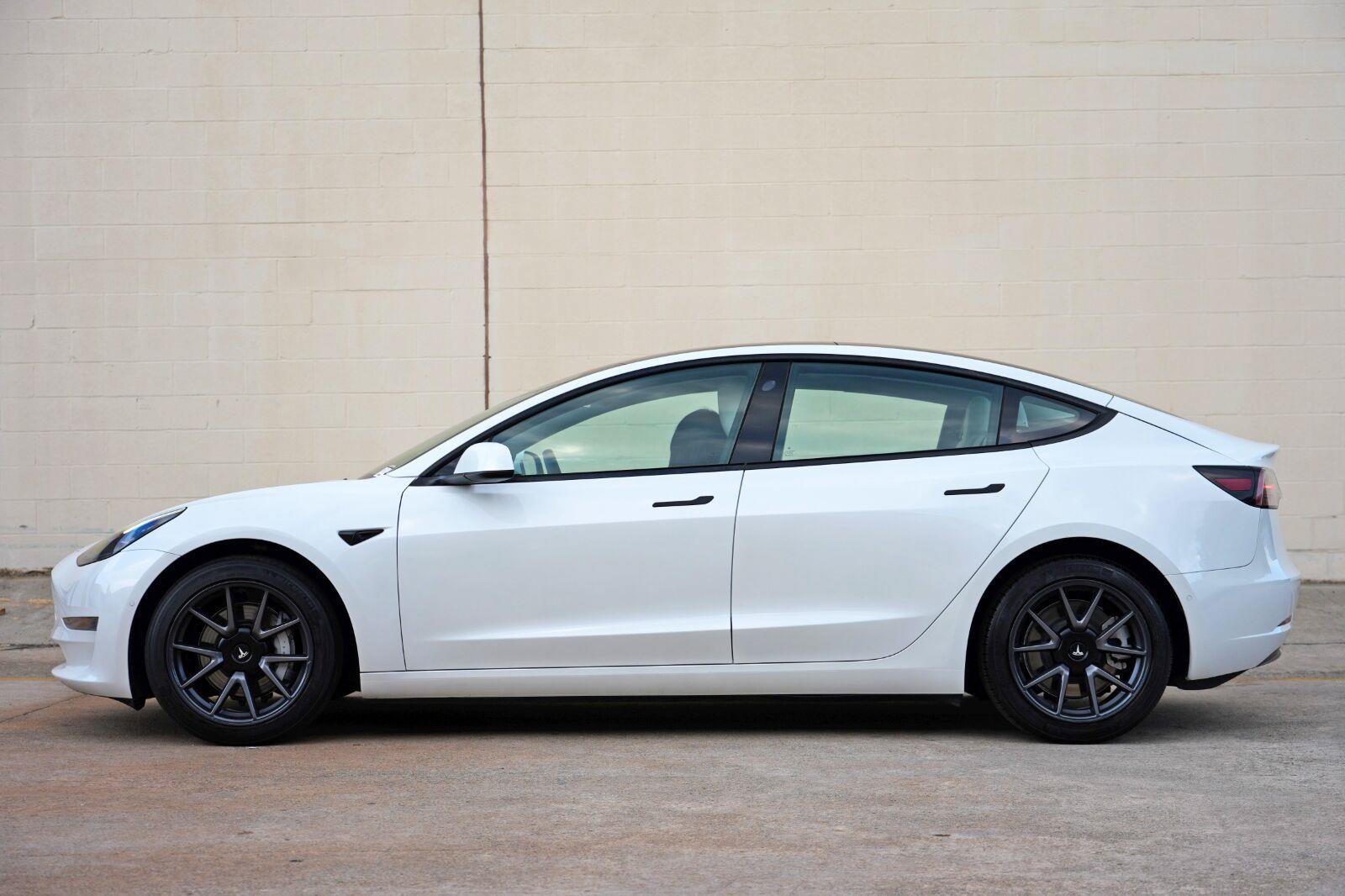 Used 2021 Tesla Model 3 Standard Range Plus RWD image 9