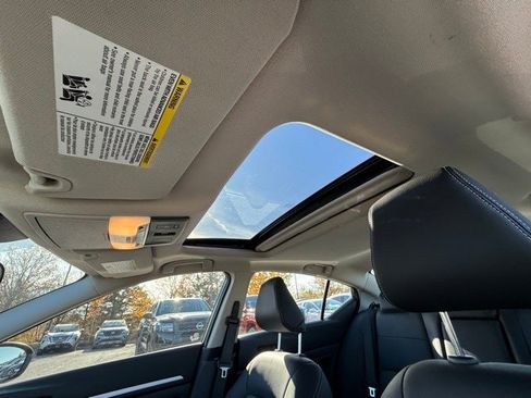 New 2025 Nissan Altima 2.5 SL image 13