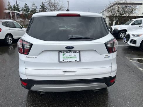 Used 2017 Ford Escape SE image 3
