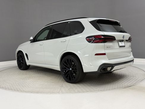Certified 2024 BMW X5 sDrive40i w/ M Sport Package RWD image 3