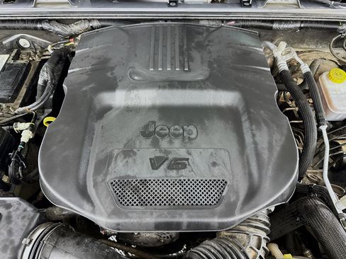 Used 2018 Jeep Wrangler Sport w/ Quick Order Package 24S image 32