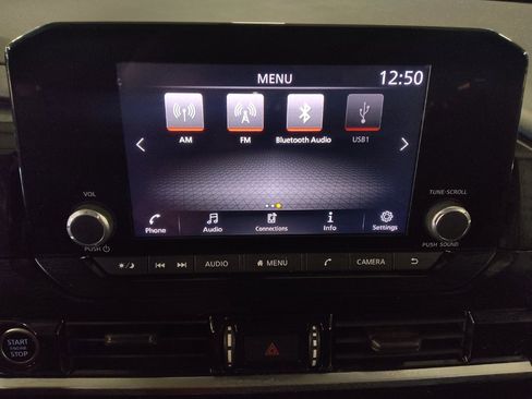 Used 2022 Nissan Pathfinder S image 25