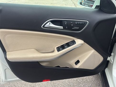 Used 2016 Mercedes-Benz GLA 250 image 20