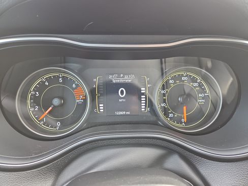 Used 2021 Jeep Cherokee Latitude Plus image 13