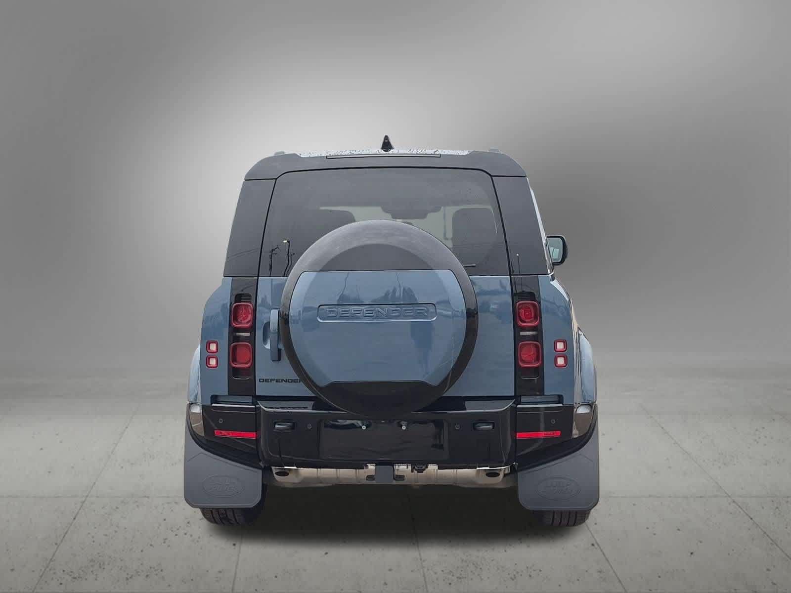 Certified 2025 Land Rover Defender 110 X-Dynamic SE AWD/4WD image 5