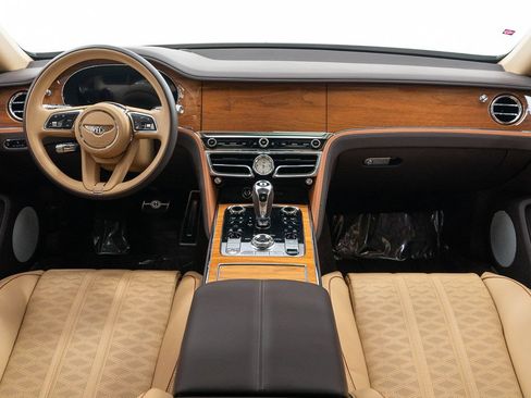 Used 2025 Bentley Flying Spur Plug-In Hybrid AWD/4WD image 28