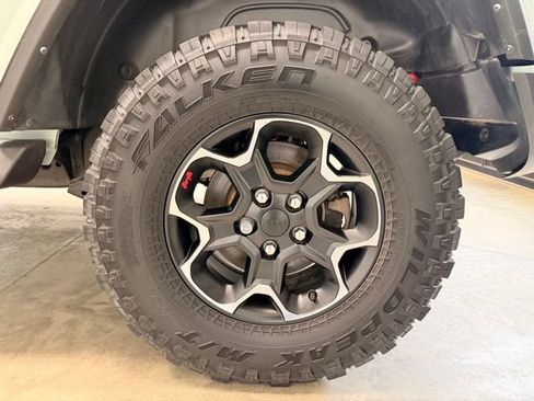 Used 2023 Jeep Wrangler Unlimited Rubicon w/ Cold Weather Group AWD/4WD image 8