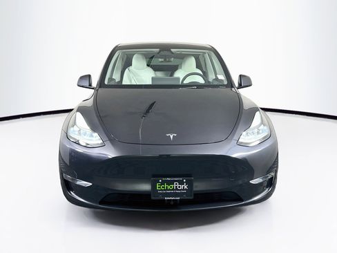 Used 2024 Tesla Model Y Long Range AWD/4WD image 2