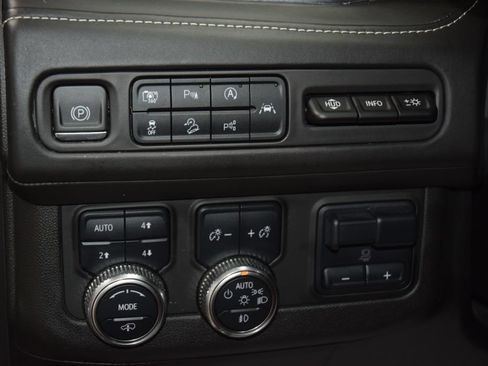 Used 2024 GMC Yukon Denali Ultimate AWD/4WD image 37