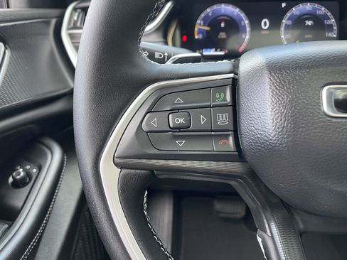 New 2025 Jeep Grand Cherokee Altitude image 38