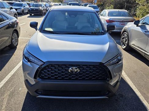 Used 2024 Toyota Corolla Cross L image 2