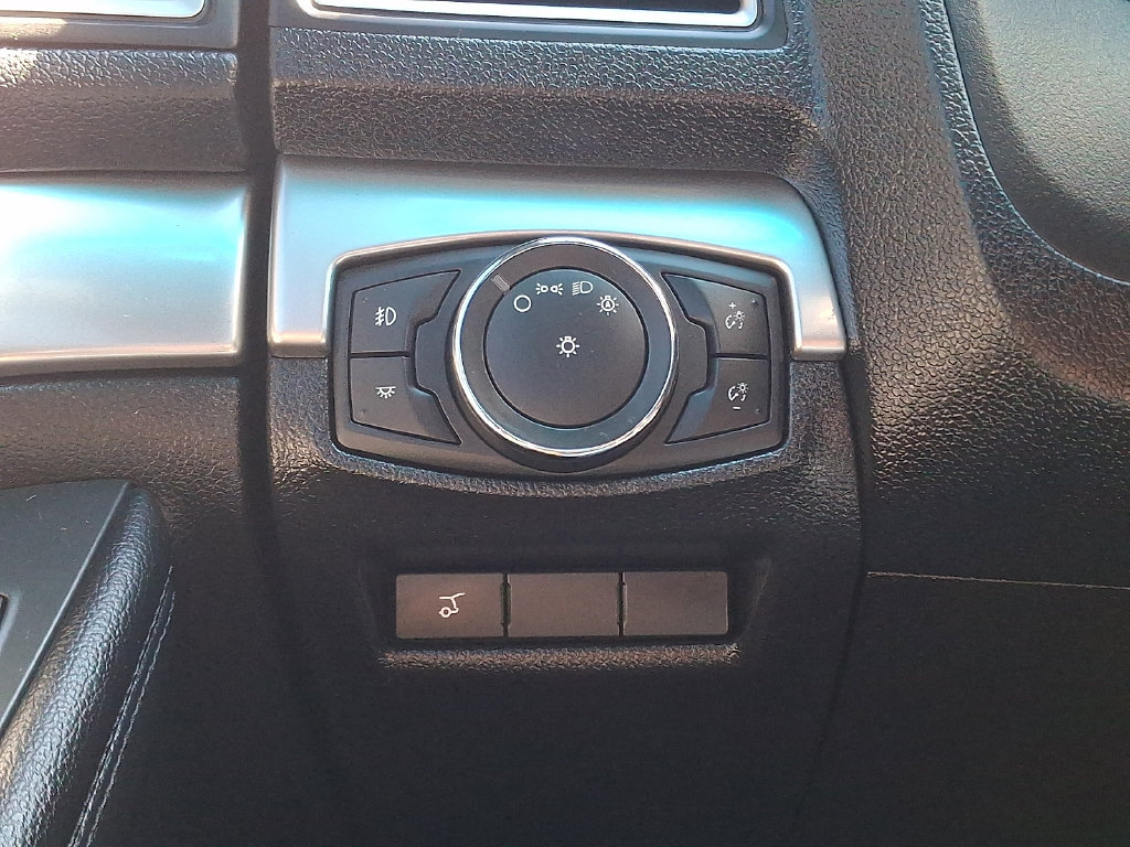 Used 2017 Ford Explorer XLT w/ Equipment Group 202A AWD/4WD image 28