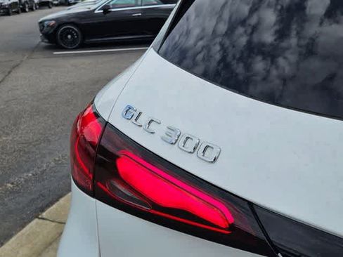 Used 2026 Mercedes-Benz GLC 300 image 12