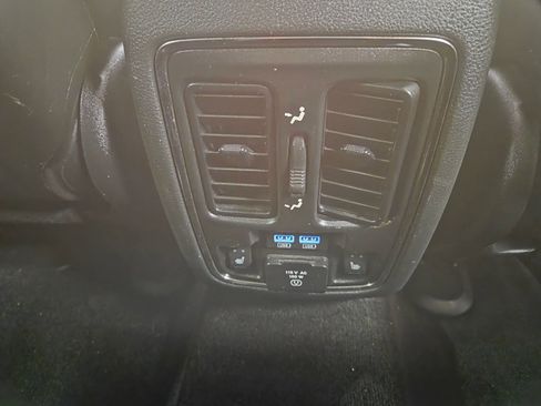 Used 2018 Jeep Grand Cherokee Limited image 37