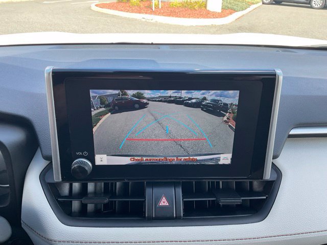 Used 2025 Toyota RAV4 XLE AWD/4WD image 19