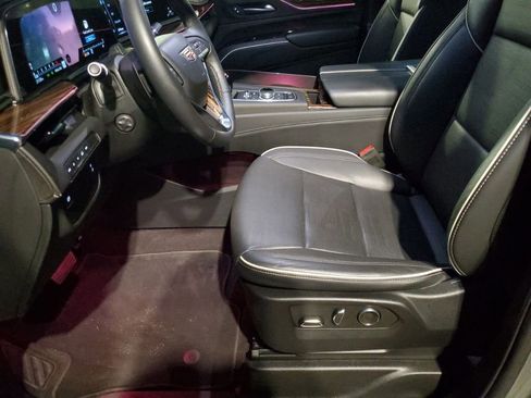 Certified 2023 Cadillac Escalade Premium Luxury image 31