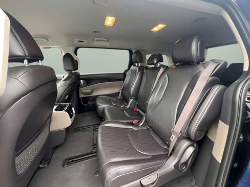 Used 2025 Kia Carnival FWD image 20