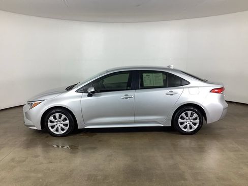 Used 2025 Toyota Corolla LE FWD image 16