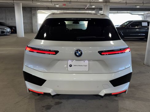 Used 2023 BMW iX xDrive50 w/ Premium Package image 7