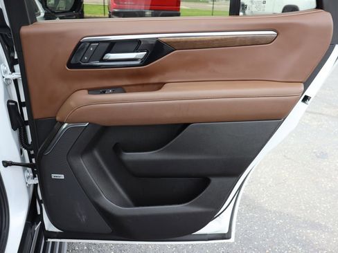 Used 2025 Chevrolet Tahoe High Country image 33