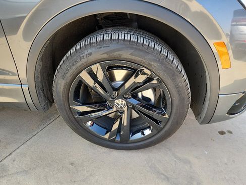 Certified 2024 Volkswagen Tiguan SE R-Line image 9