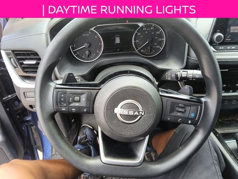 Used 2022 Nissan Rogue SV FWD image 12