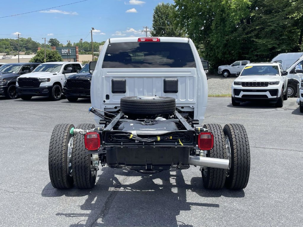 New 2026 RAM 5500 Tradesman w/ Chrome Appearance Group AWD/4WD image 8