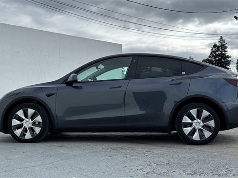 Used 2023 Tesla Model Y Long Range image 7