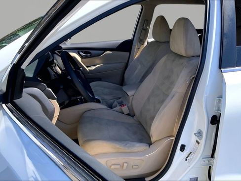 Used 2016 Nissan Rogue SV w/ SV Premium Package image 15