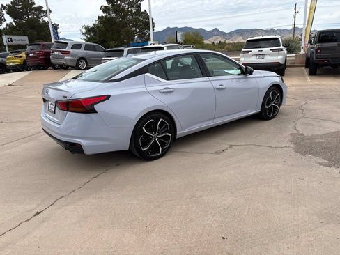 Used 2024 Nissan Altima 2.5 SR FWD image 5