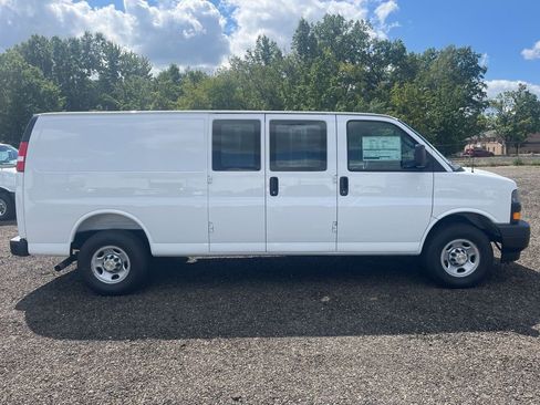 New 2025 Chevrolet Express 3500 Extended w/ Driver Convenience Package RWD image 13