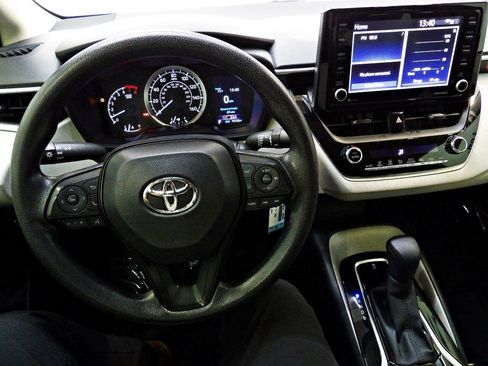 Used 2022 Toyota Corolla LE FWD image 17