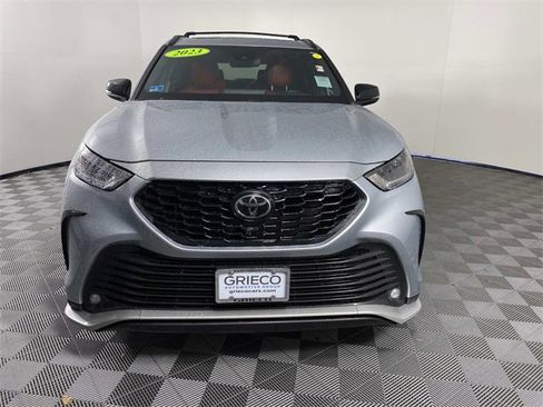 Used 2023 Toyota Highlander XSE image 3