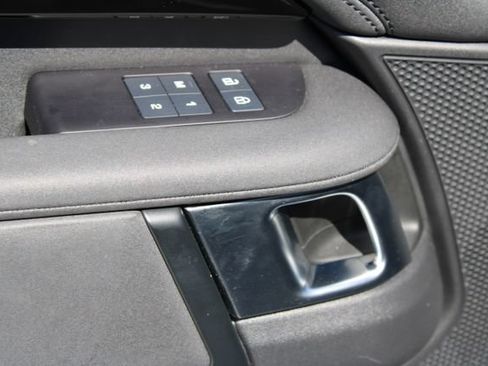Used 2024 Land Rover Discovery S AWD/4WD image 10