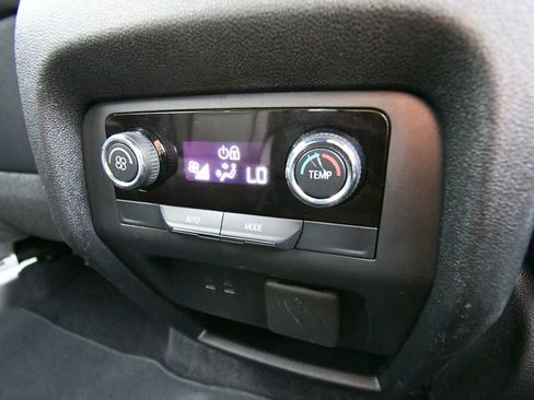 Used 2024 Chevrolet Traverse LT AWD/4WD image 18