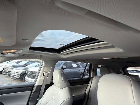 Used 2022 Toyota Highlander XLE image 14